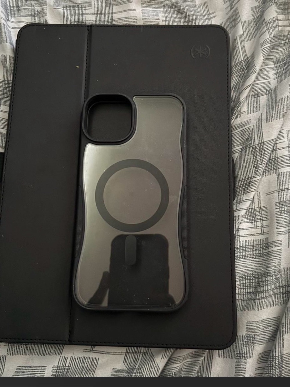 Clear Black MagSafe-Compatible Phone Case - Unbranded